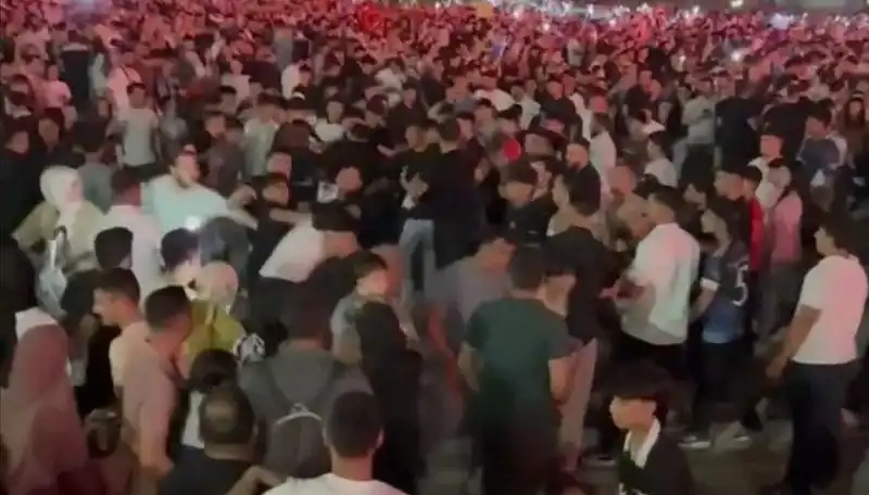 Konser Alanında Bıçaklı Kavga: Üç Kişi Yaralandı!
