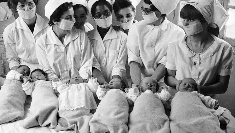 70 Yıl Önce Hastanede Karışan İki Bebeğin Hikayesi: Kardeşlik Bağları Yeniden Keşfedildi