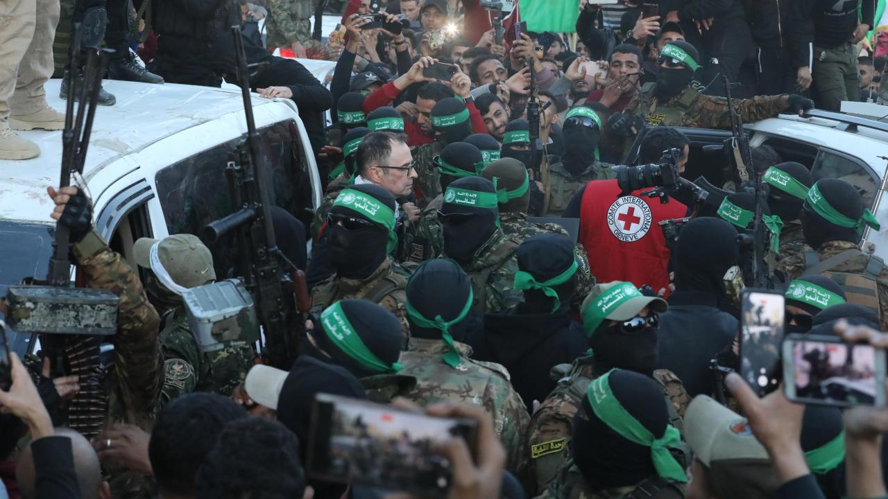 Hamas İsrail'den 3 İsrailli Kadın Esiri Kızılhaç'a Teslim Etti