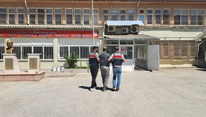 Eskişehir’de Kırmızı Bültenle Aranan Şüpheli Güvenlik Güçlerince Yakalandı