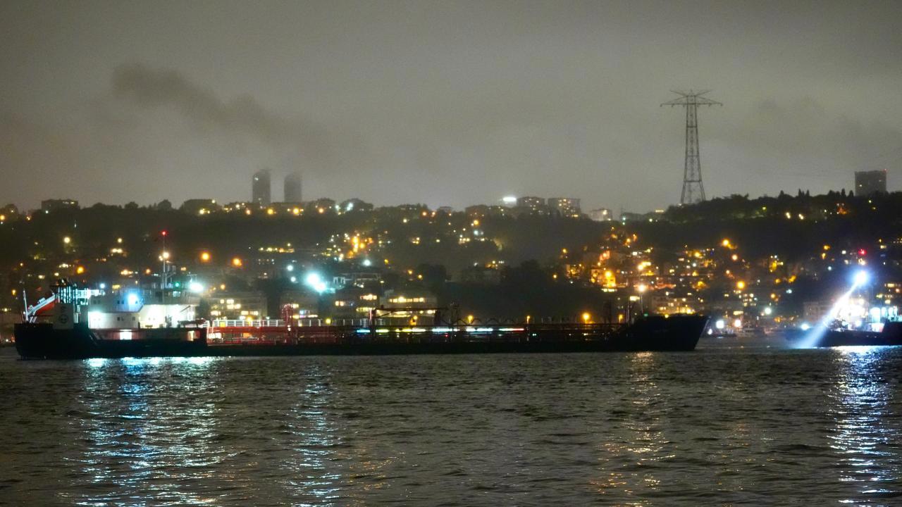 İstanbul Boğazı'nda Gemi Trafiği Çift Yönlü Açıldı